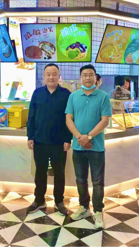 陳小蠻蒜香炸雞再開高新大都薈店，恭喜閆總成功簽約！