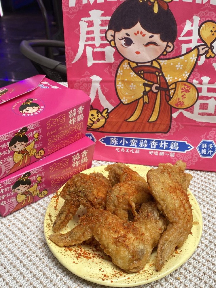 新中式炸雞蒜香濃烈，更符合國人口味，吃陳小蠻滿足感爆棚