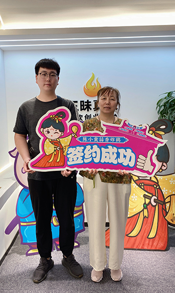 賀|陳小蠻蒜香炸雞又成功簽約豐禾萬(wàn)達(dá)店馬總