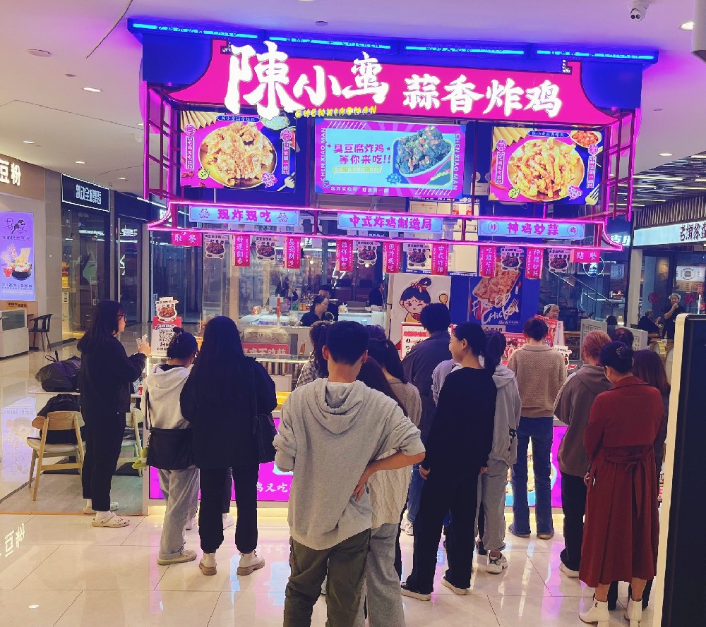 怎么加盟炸雞店？陳小蠻蒜香炸雞多年經(jīng)驗(yàn)教會(huì)您！